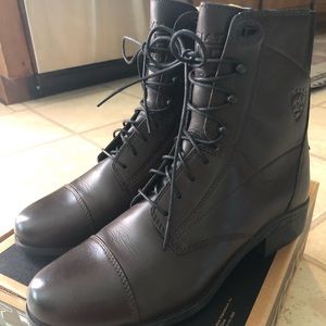 Ariat Paddock Boot
Brand new
8 1/2
Chocolate color